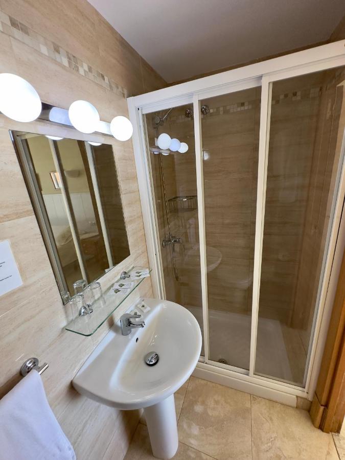 Hotel Cabello Torremolinos Dış mekan fotoğraf